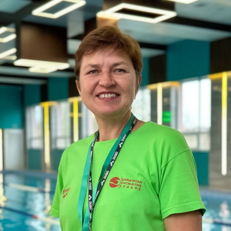 Тренер з плавання