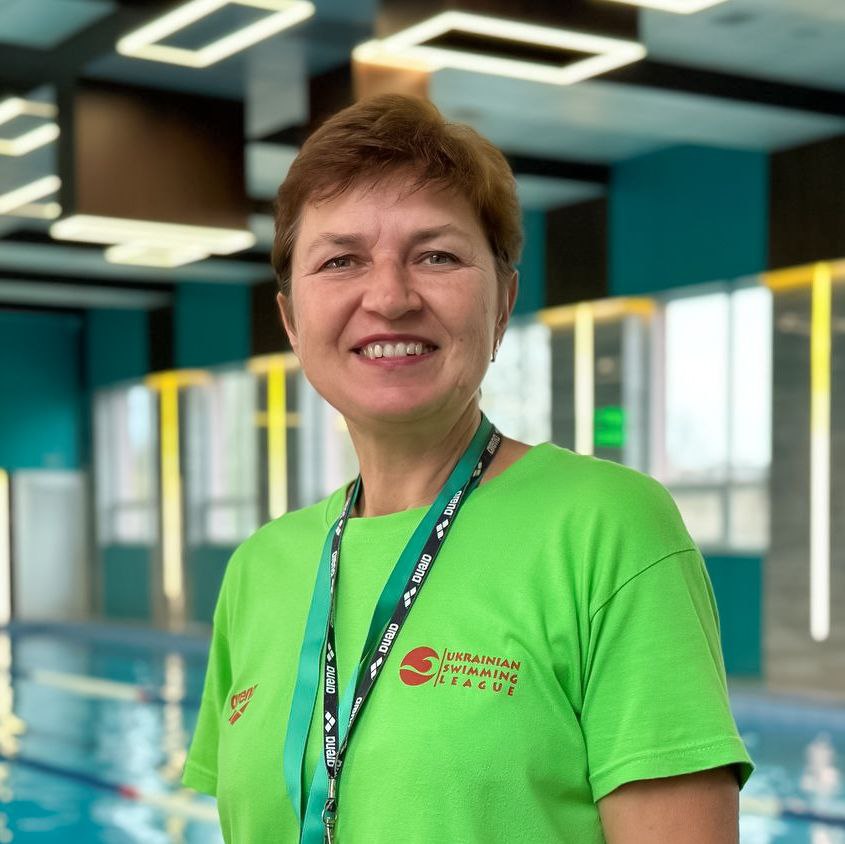 Тренер з плавання