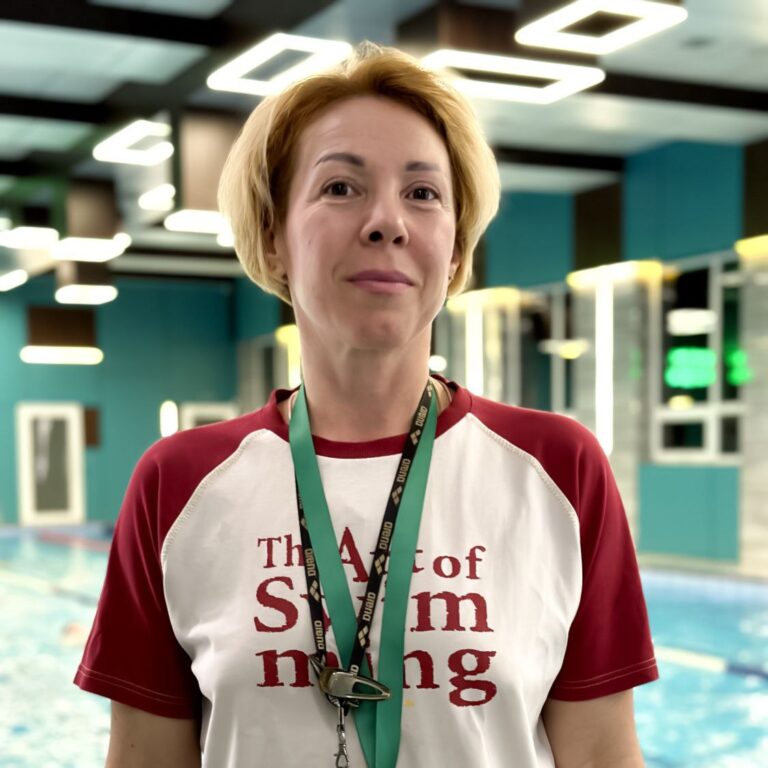 Тренер зі спортивного плавання
