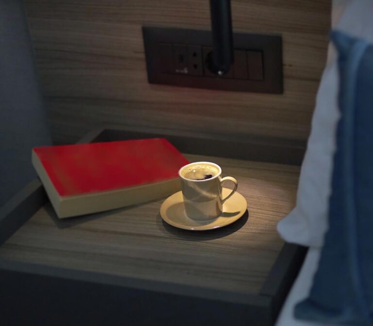 hotel 001 mob Тренер зі спортивного плавання